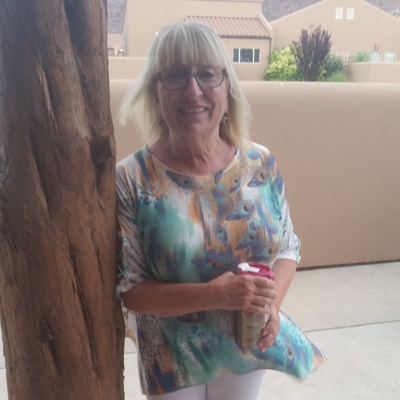 Meet your Posher, Sarah - Picture 1 of 1